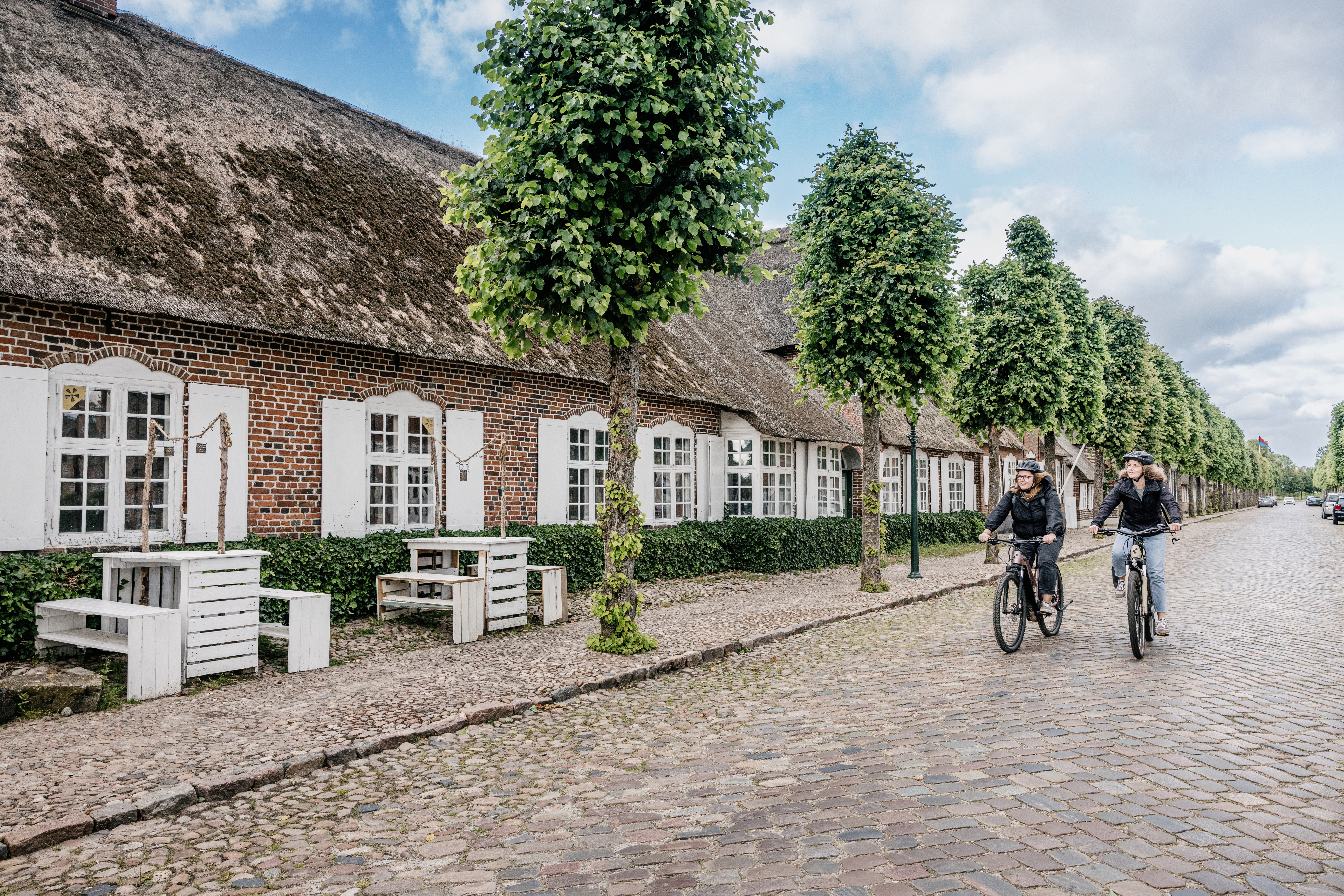 Malerische Straßen führen zum Schloss in Møgeltønder, welches sich hervorragend für eine Pause eignet