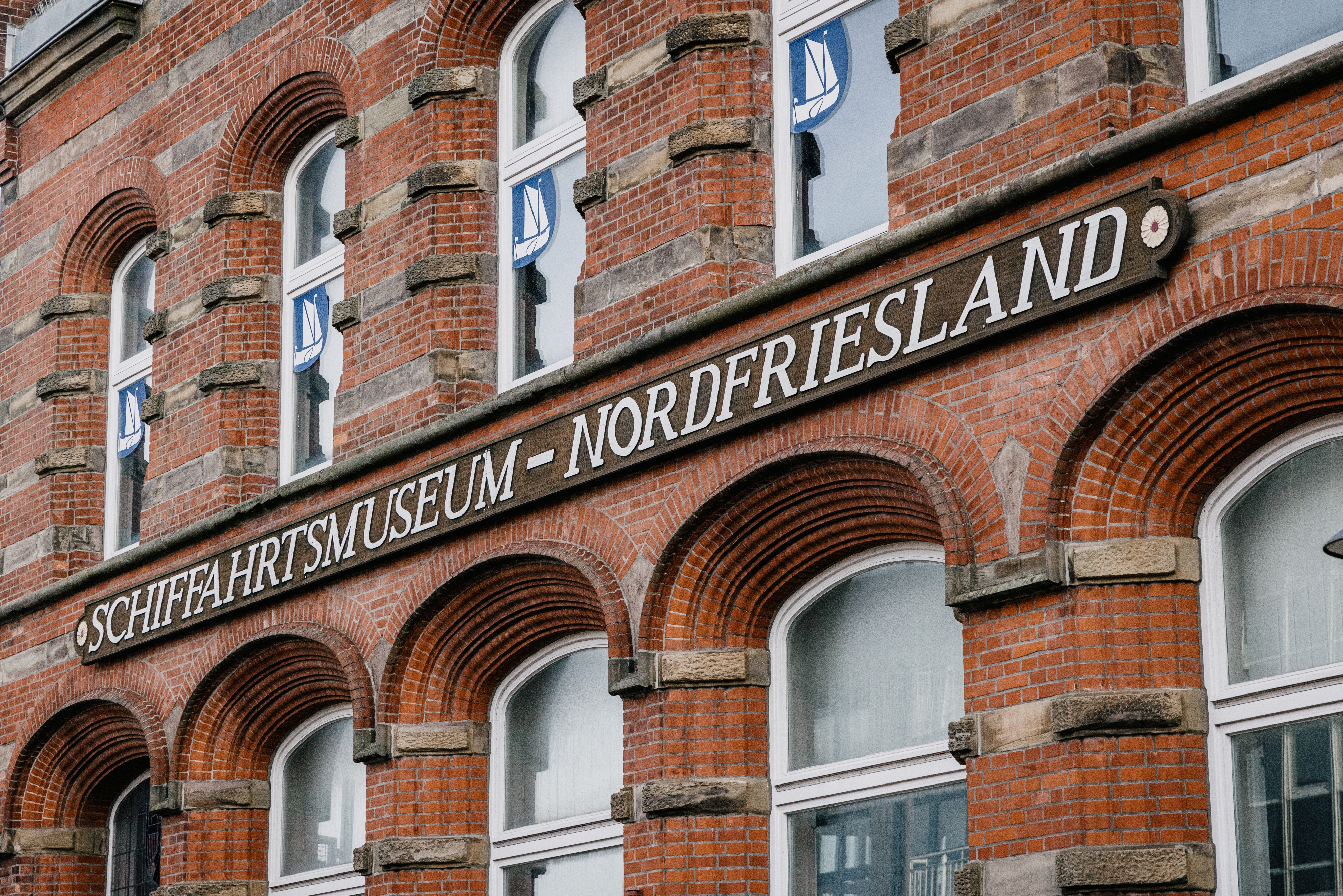 Fassade des Schifffahrtsmuseums Nordfriesland in Husum