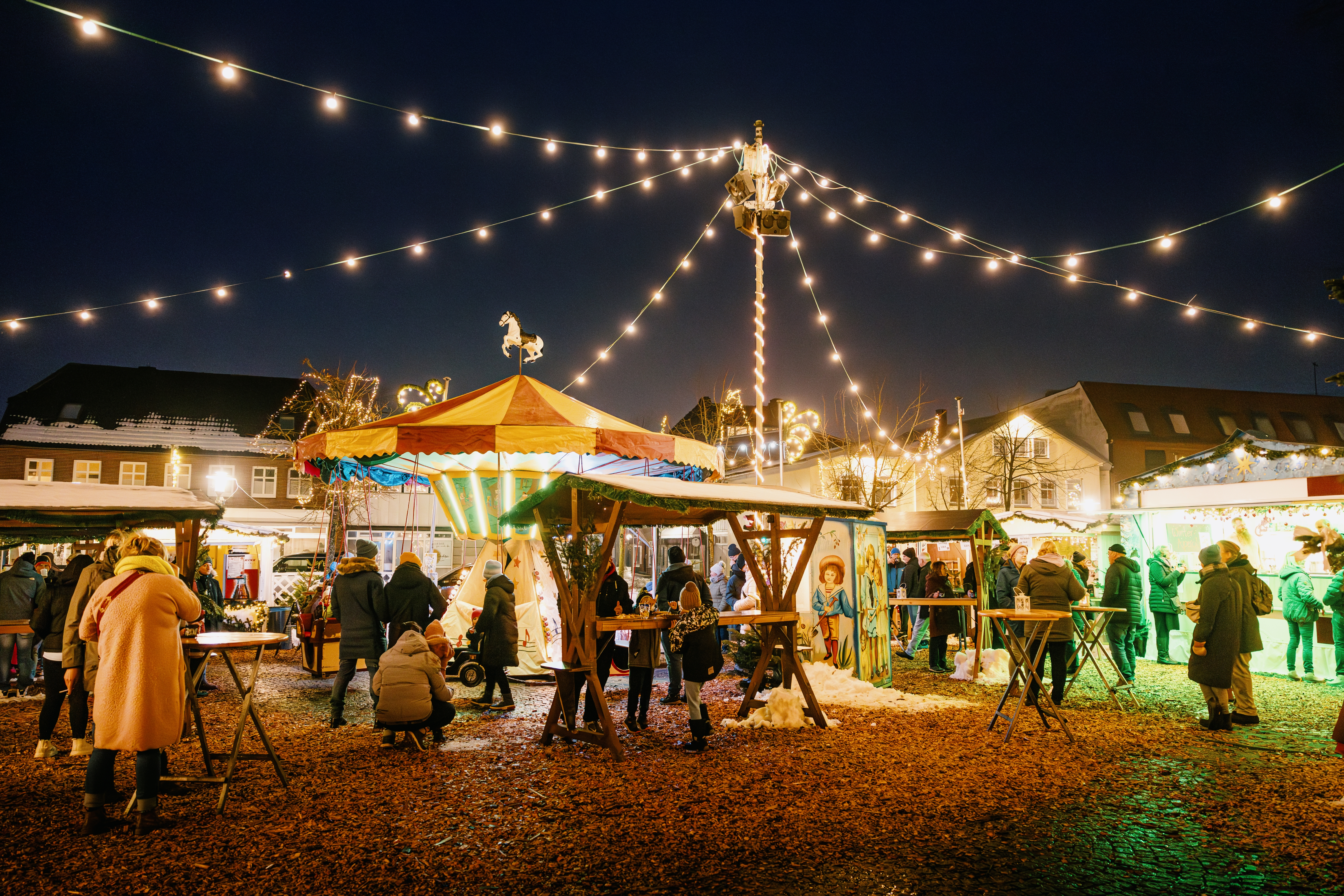 Nordseeküste Nordfriesland | Markus Rohrbacher, Weihnachtsmarkt auf dem Lecker Kirchplatz Weihnachtsmarkt auf dem Lecker Kirchplatz