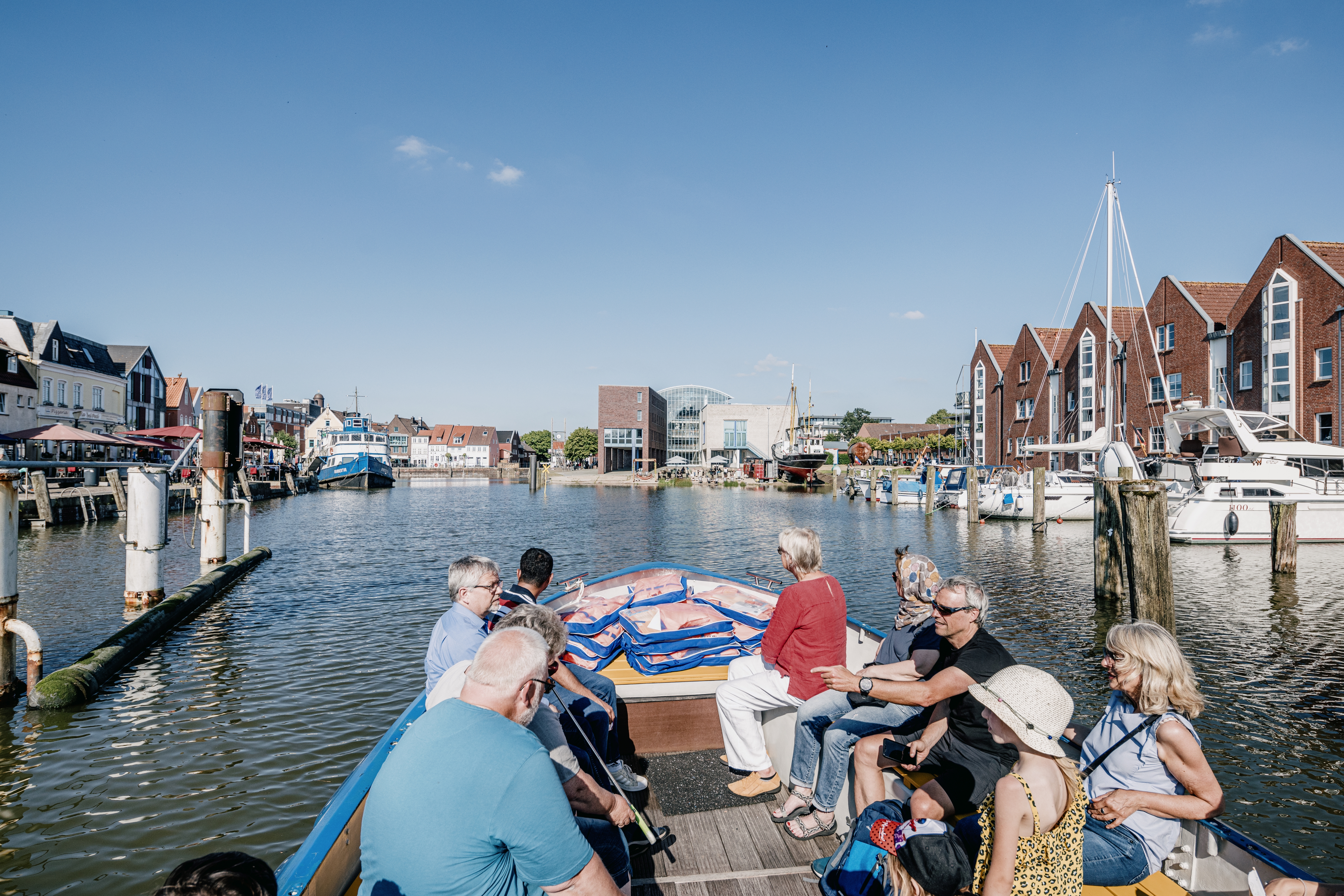 Nordseeküste Nordfriesland | Markus Rohrbacher, An Bord der „Möwe Willi“ Husum vom Wasser aus genießen An Bord der „Möwe Willi“ Husum vom Wasser aus genießen