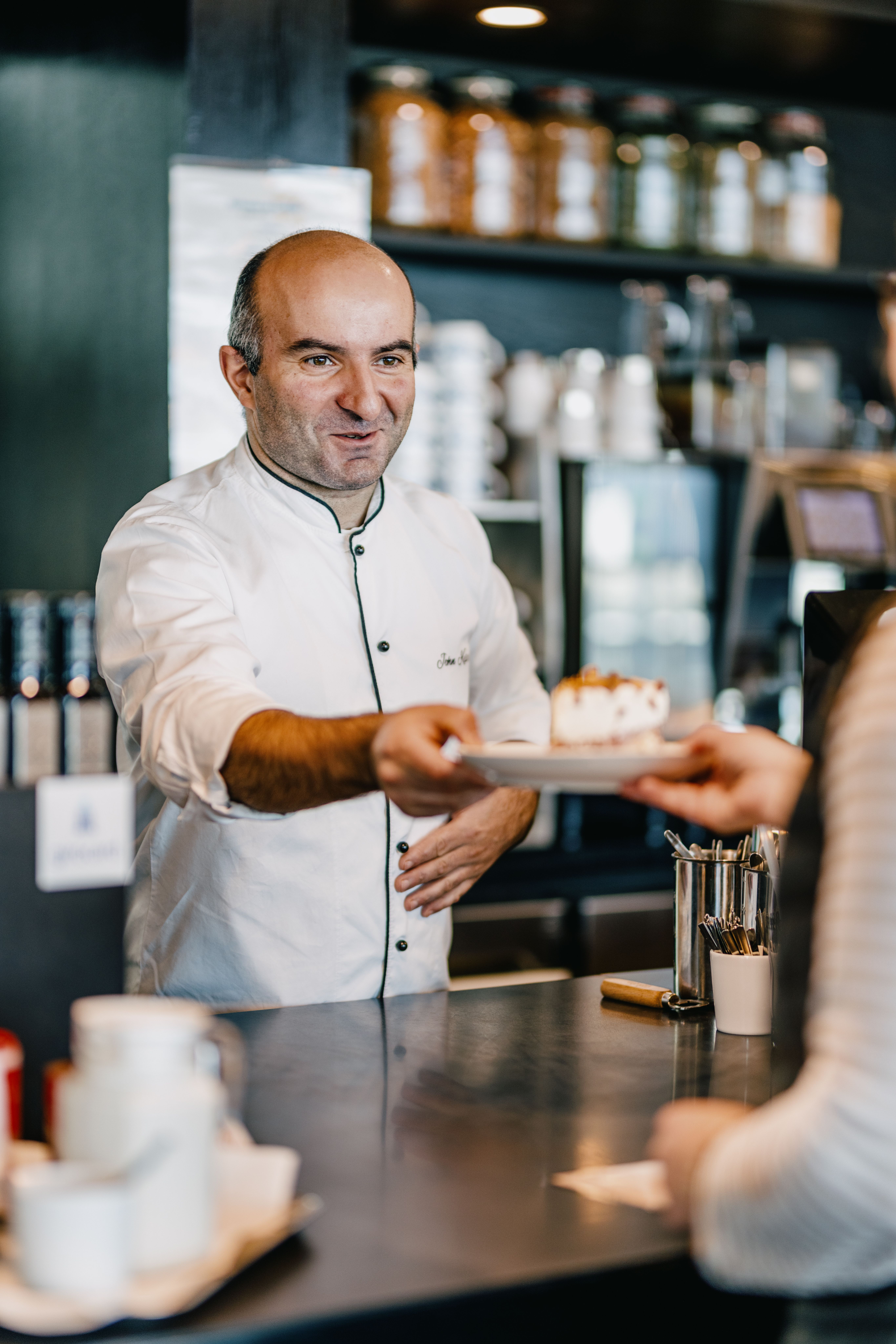 Küchenchef John Kasraei im Element Seebüll 