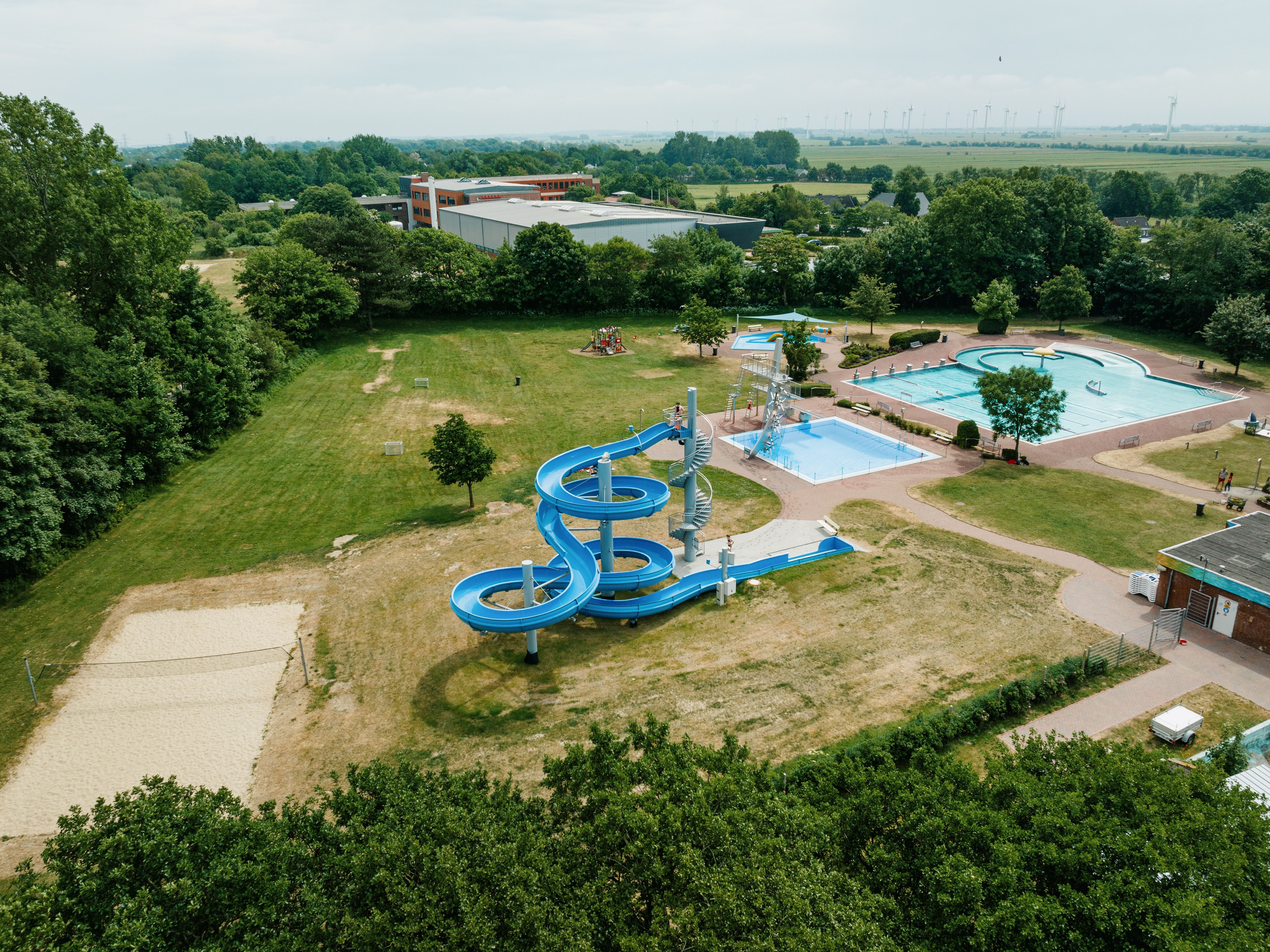 Eine Großwasserrutsche mit 80 Metern Länge im Freibad in Bredstedt Nordfriesland