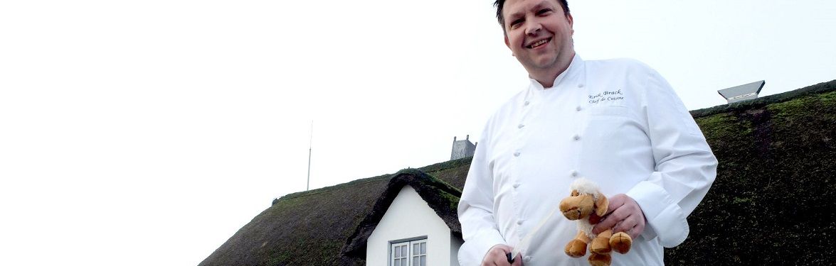 Erik Brack vor dem Hallig-Krog