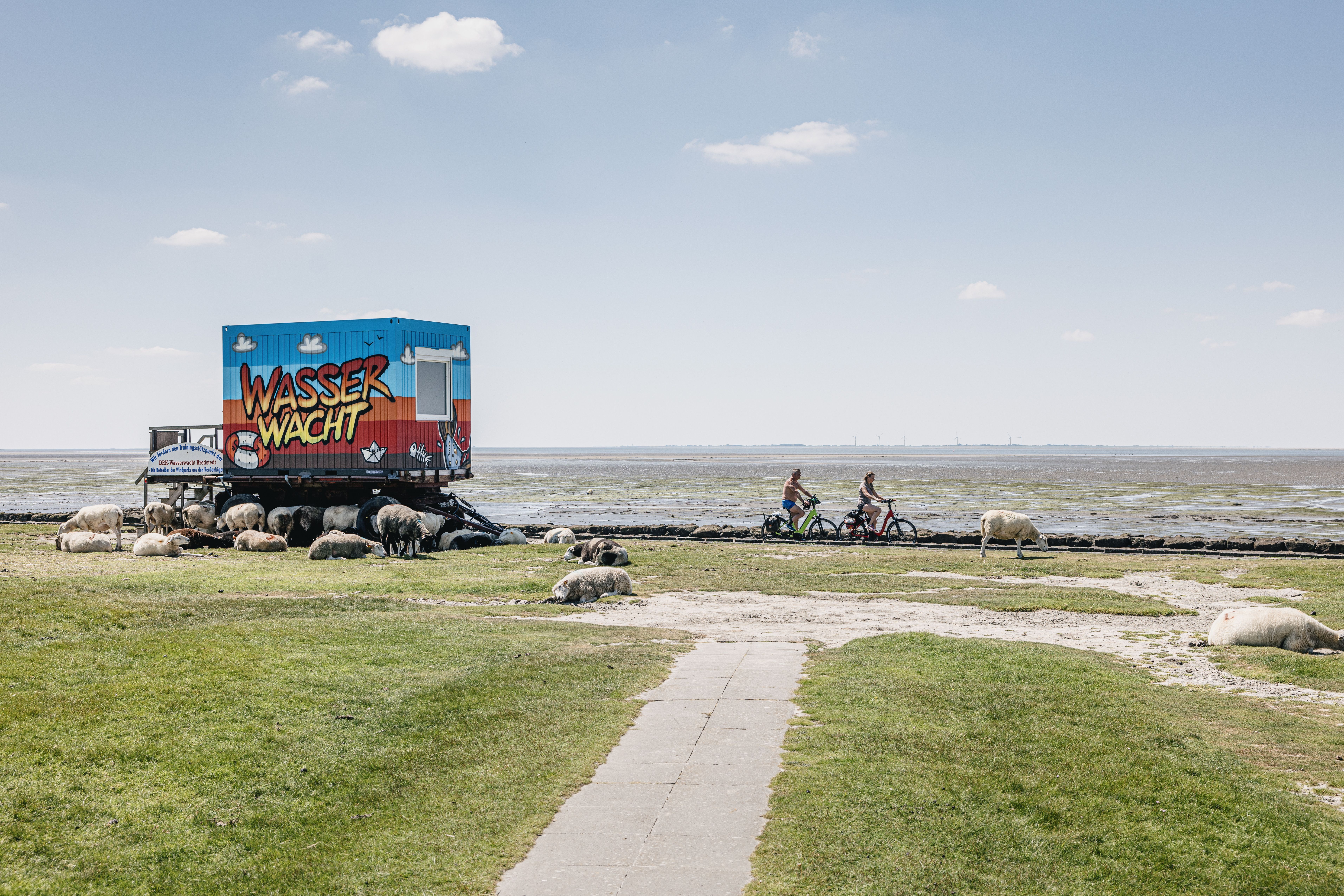 Badestelle mit Graslandschaft zum Verweilen auf der Hamburger Hallig