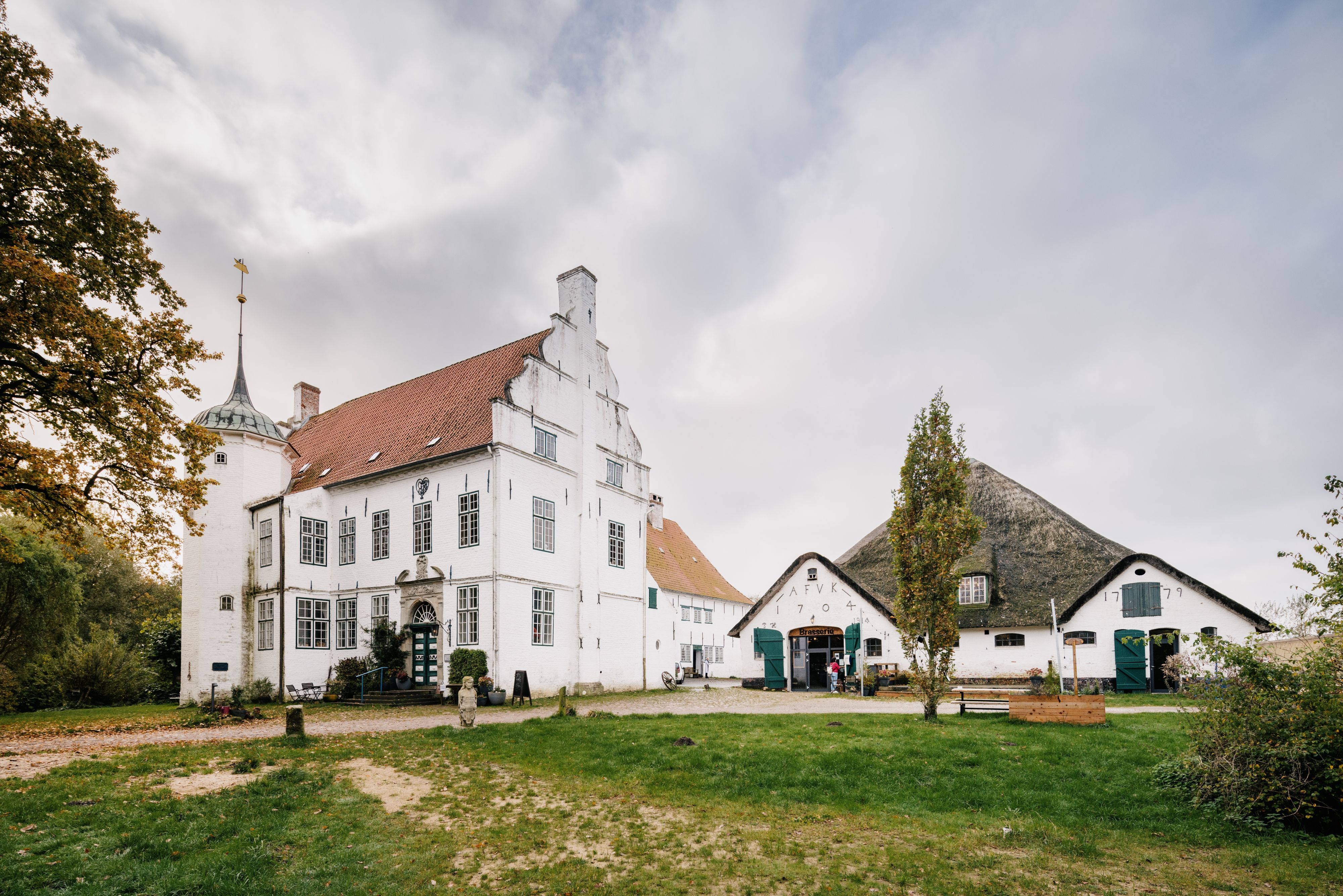 Das imposante Herrenhaus Hoyerswort lädt zum Verweilen ein