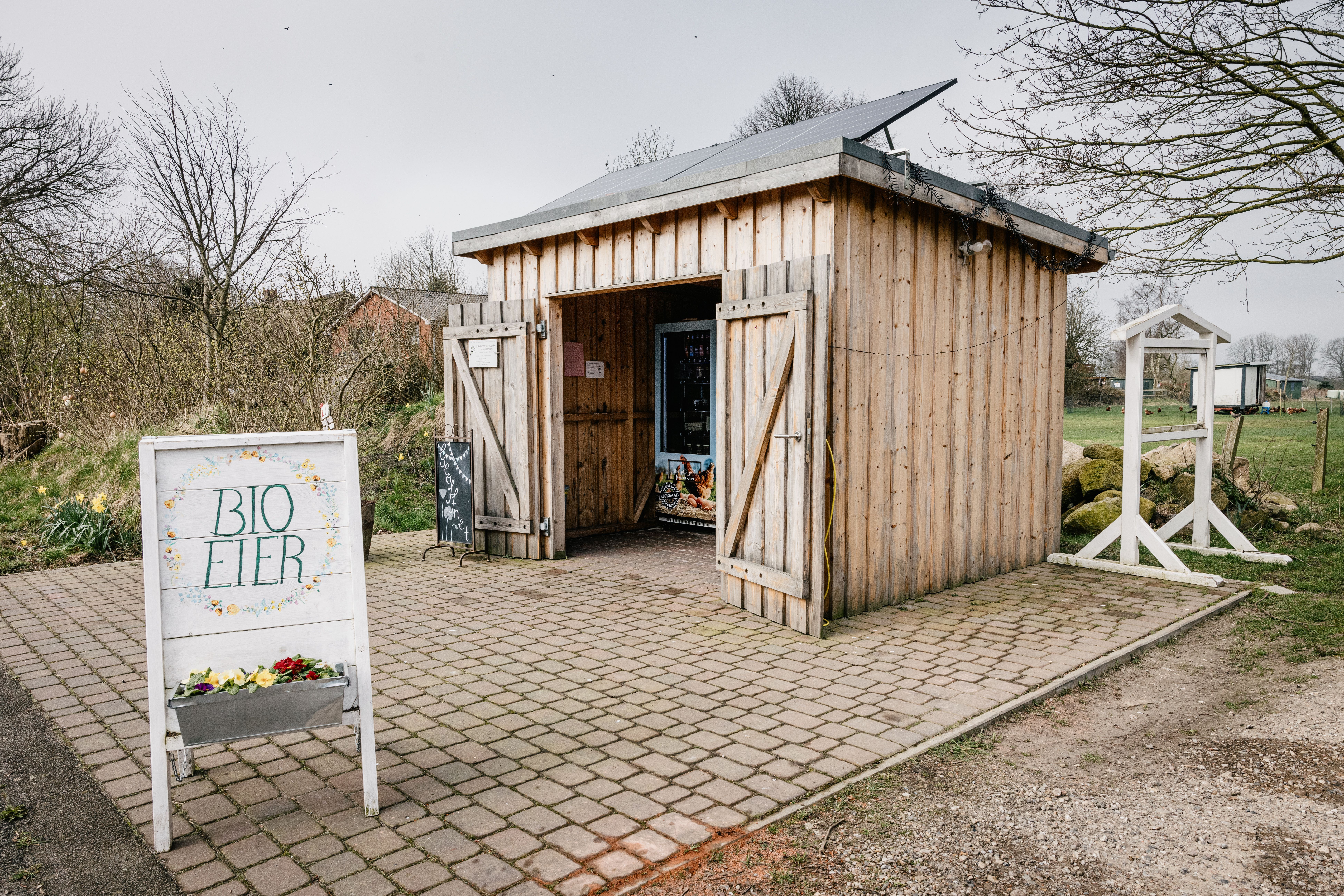 Bio Regiomat mit Eiern und Lammfleisch am Biohof Hof Oldsen