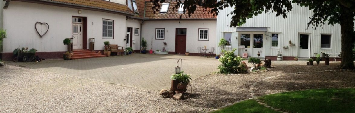 Gesundheitshof Denker - Ferienwohnungen- Zimmer- Heilerpraxis- Wellness Massagen- Kristall Shop -roh/ vegane Ernährungsberatung- Feng Shui & Geomantie und Taekwo-Do