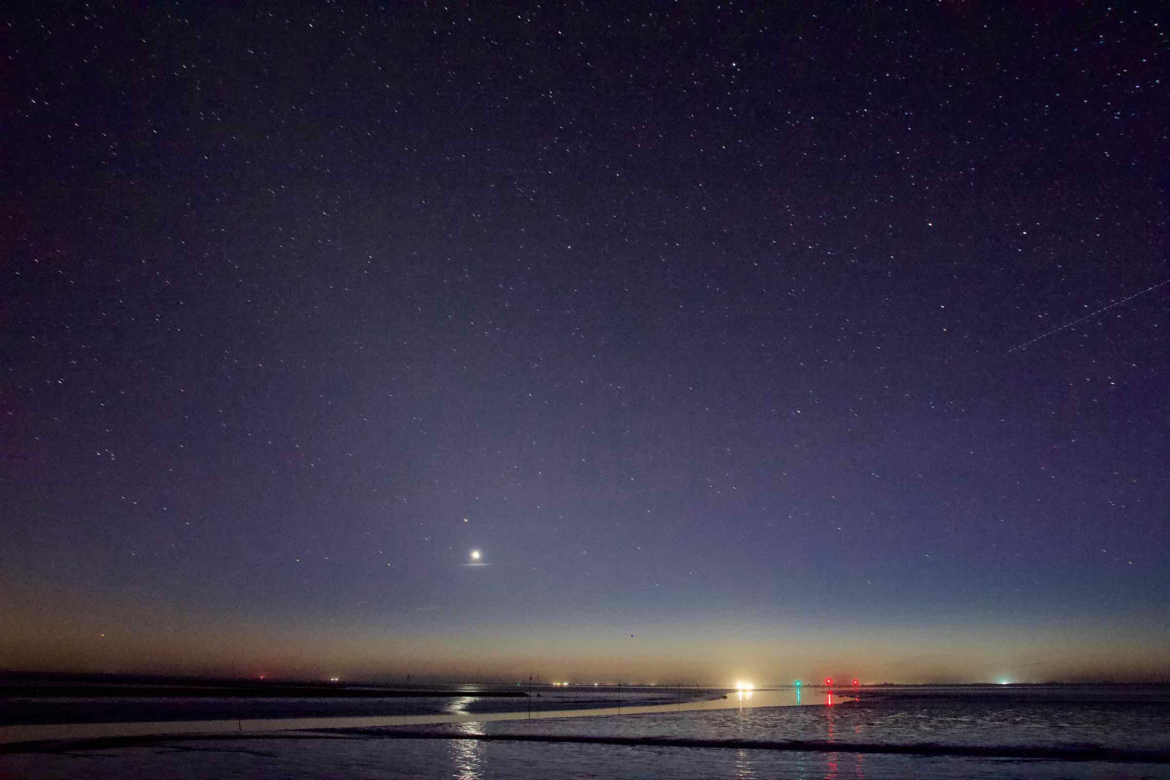 Vor der stimmungsvollen Kulisse von Nordsee und Wattenmeer lauschen wir am Abend der Natur und lyrischen Vorträgen.