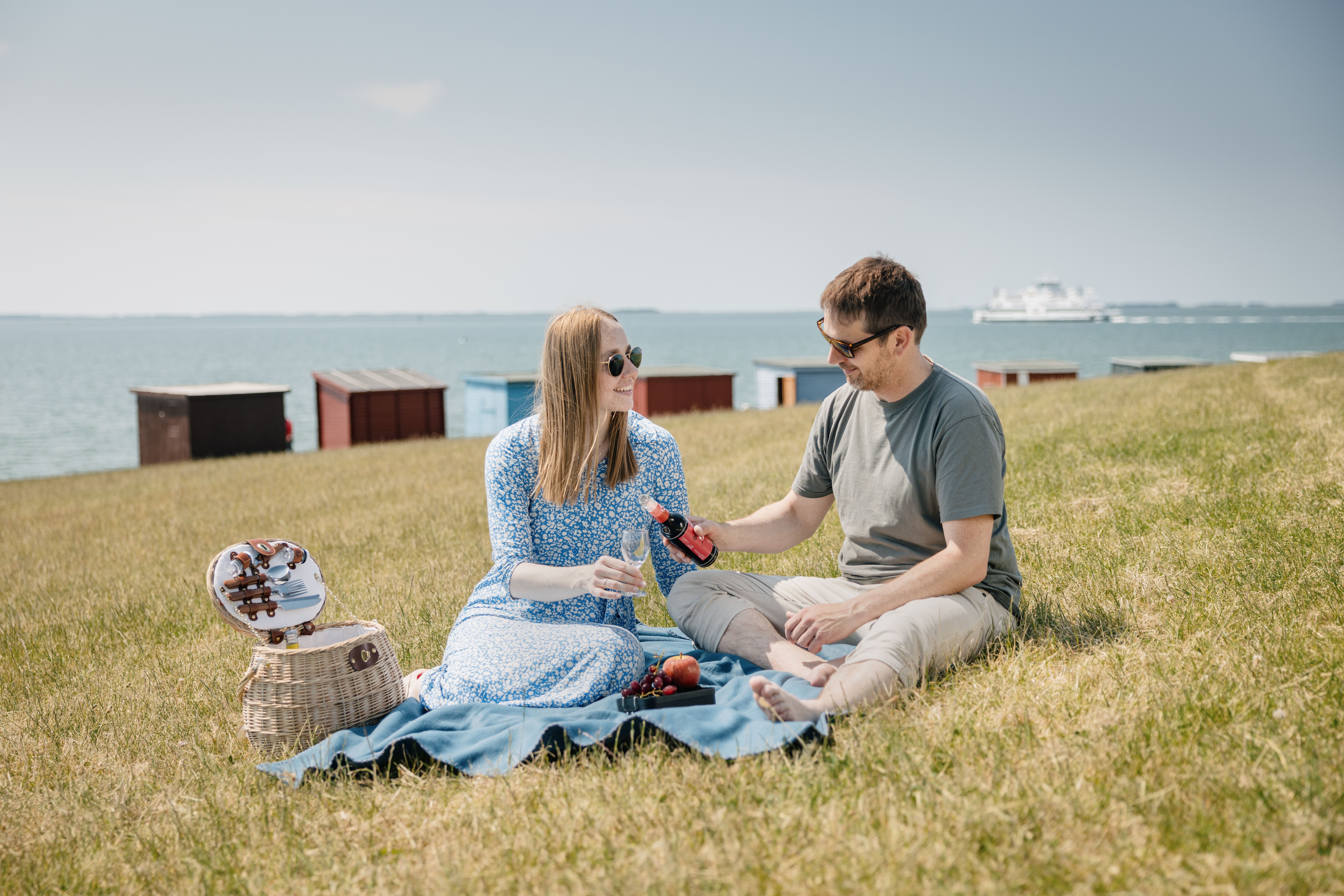adestelle in Dagebüll mit Badebuden im HIntergrund und Picknick