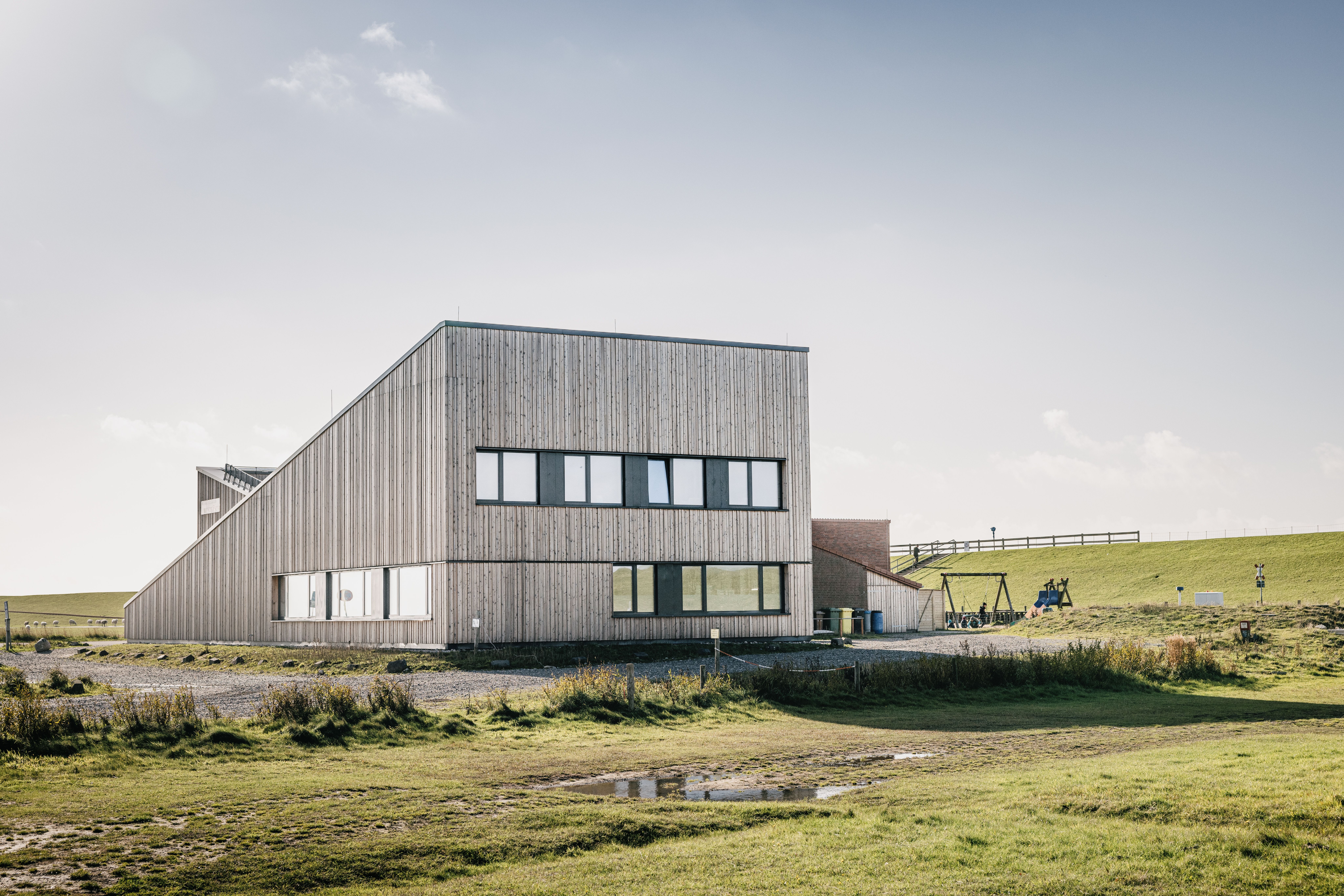 Rundumblick von oben und Naturschutz-Ausstellung in Integrierte Station Westküste im Beltringharder Koog an der Badestelle Lüttmoorsiel