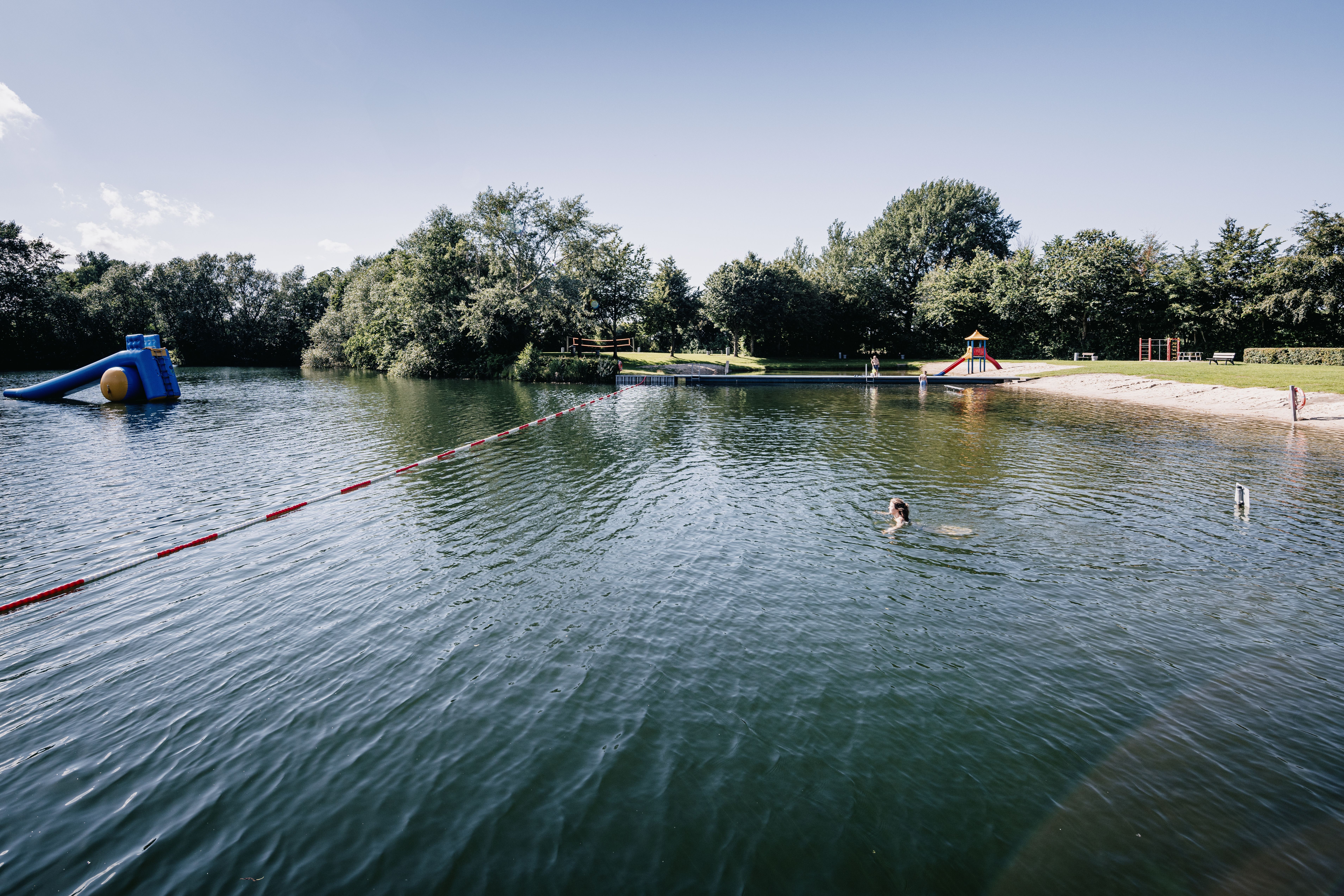 Im Naturbad in Ladelund lässt es sich gut schwimmen