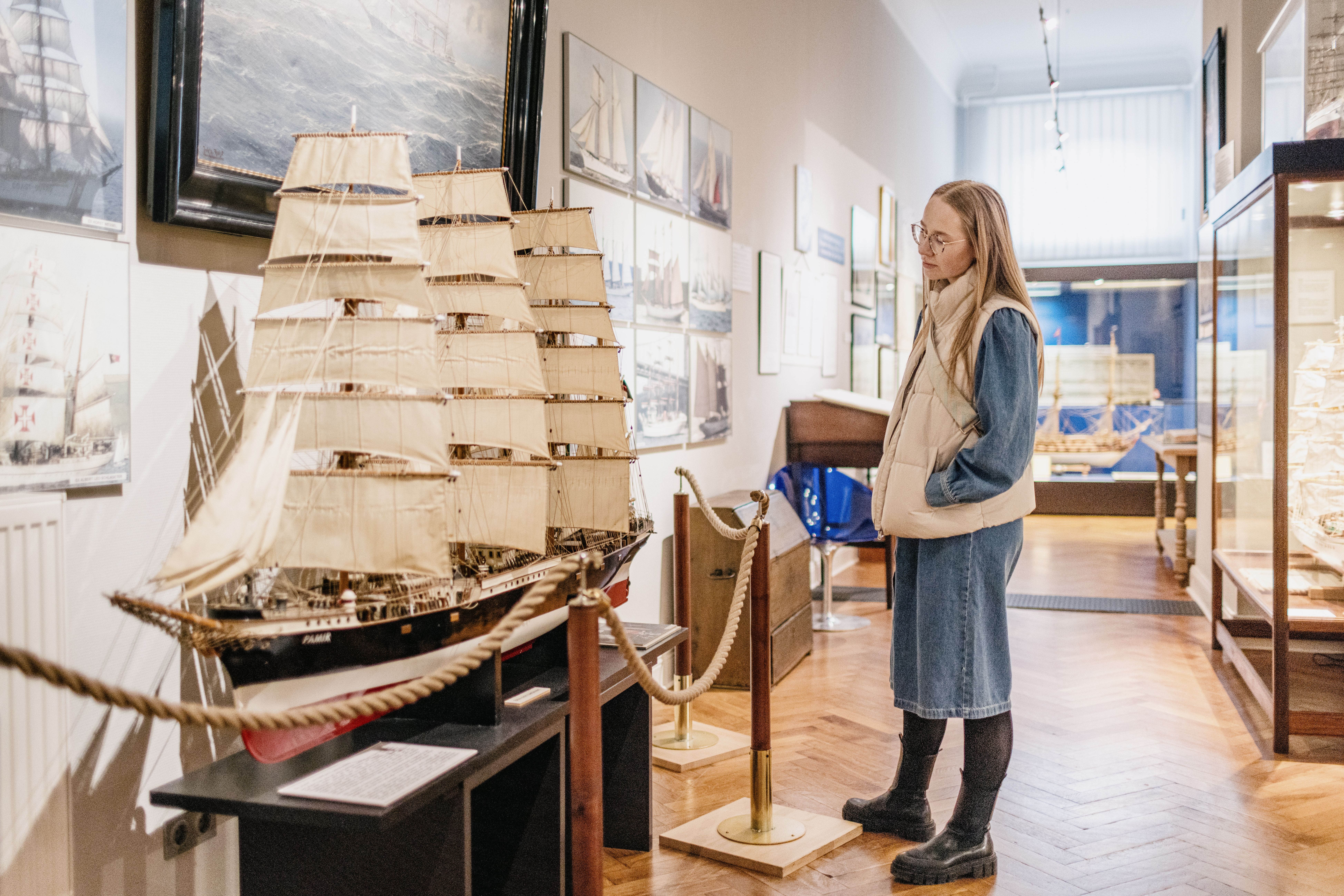 Schiff in Ausstellung des Schiffahrtsmuseums in Husum