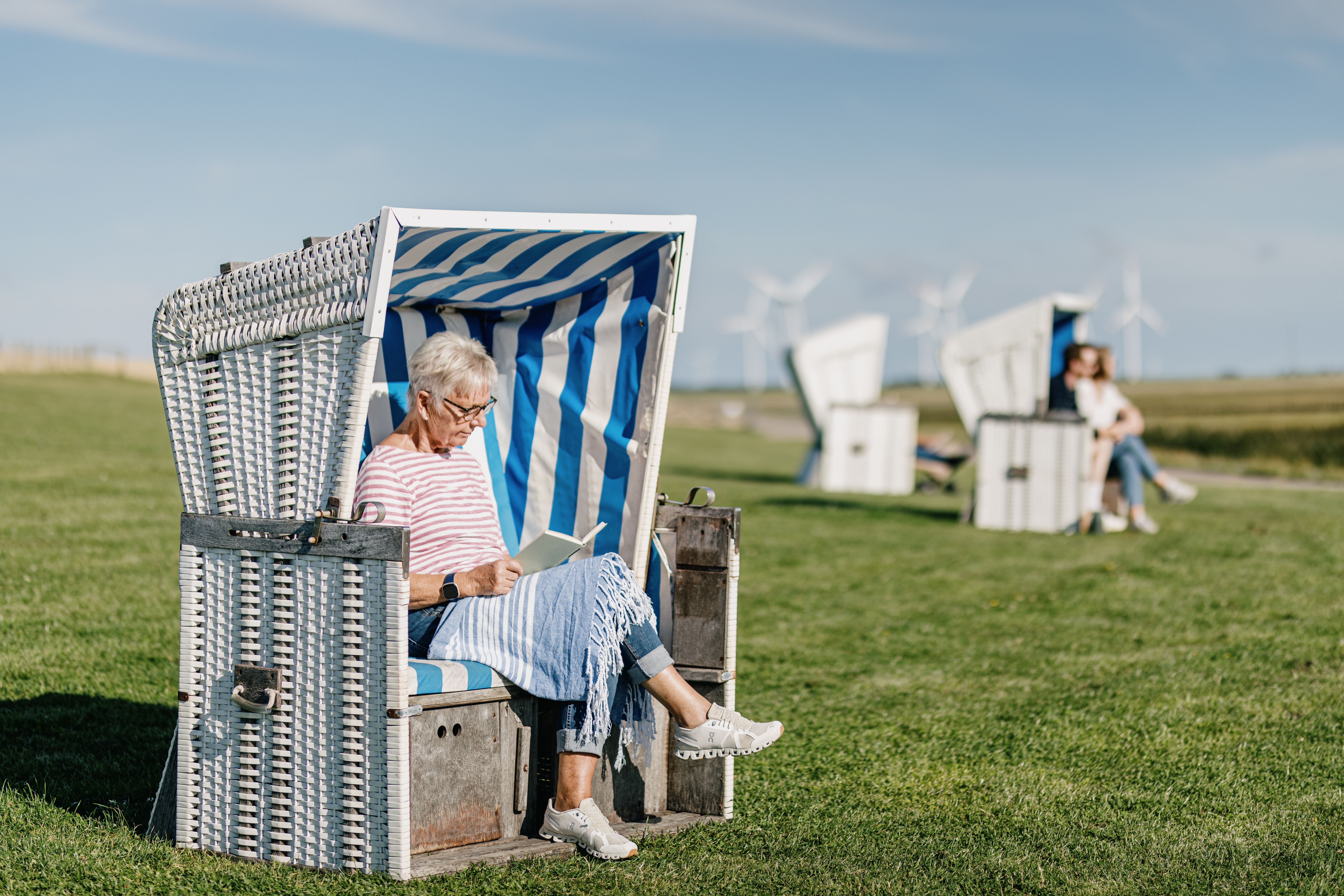 Badestelle mit Strandkörben in Südwesthörn